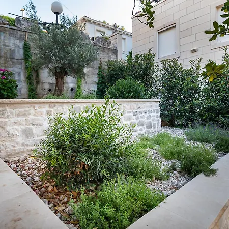 Grand Stone Casa Ciccarelli By Irundo Vikendica *