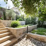 Grand Stone Casa Ciccarelli By Irundo *