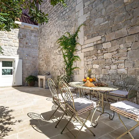 Grand Stone Casa Ciccarelli By Irundo * بوتشيتشا