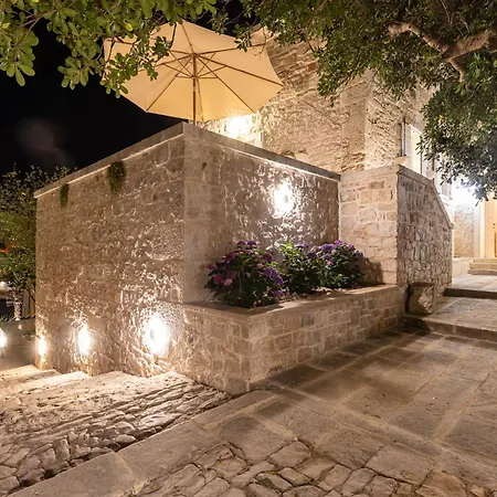Grand Stone Casa Ciccarelli By Irundo بيت للعطل بوتشيتشا