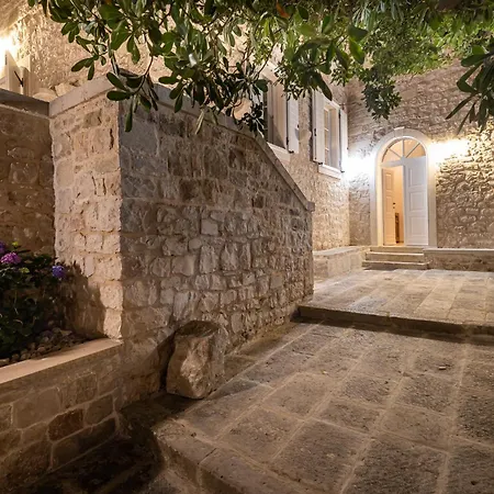 Grand Stone Casa Ciccarelli By Irundo بيت للعطل بوتشيتشا